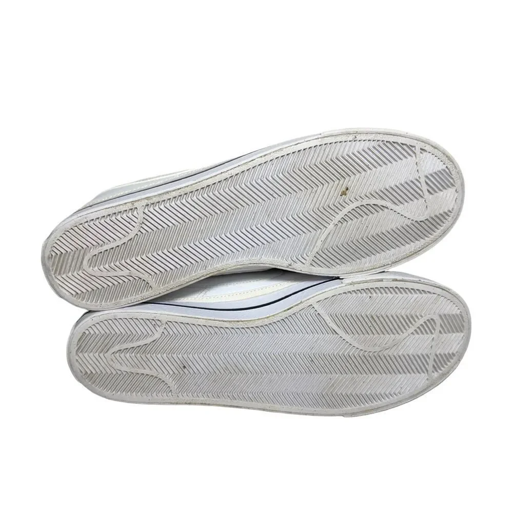 Nike men’s White and Gray Casual Sneakers size 10.5